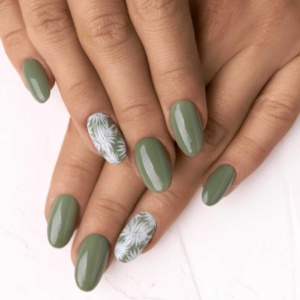 Gel Manicure (60 mins)