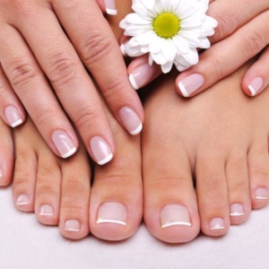 Manicure and cleanin (30 mins)